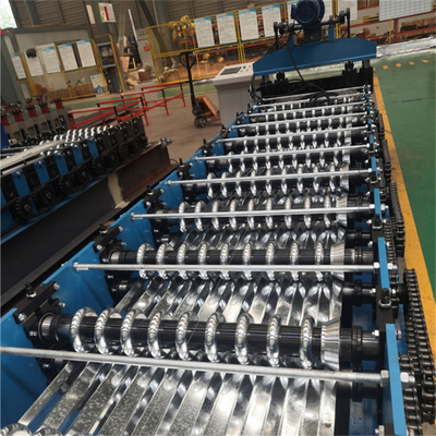 Galvalume het paneelbroodje die van het hoge snelheidsdak machine 0.31mm vormen die voor Huishouden wordt gebruikt
