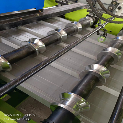 15-20m/min hoge snelheids r-Paneel broodje die het paneel vormen die van het machinedak machine maken