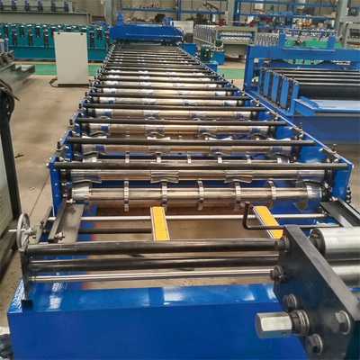 Het Staal van de metaalkleur galvaniseerde Trapezoïdaal Dakcomité Broodje Vormt Machine voor Muurcomité