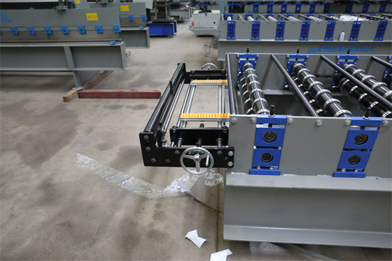 Het dakwerkpaneel plooide bladbroodje vormt automatische 30m/min hoge snelheid van het machinemetaal de volledig