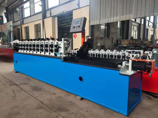 C de Nagel die van het Spoormetaal Broodje vormen die van het Machine4kw het Omega Profiel Machine vormen