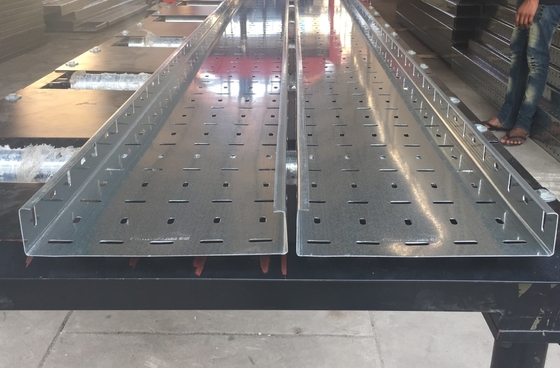 Blauwe Machine 18 van 12m/Min Cable Tray Roll Forming Rolposten