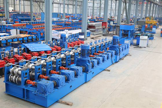 W de Vangrailbroodje die van de Profielweg Machine380v 50hz Twee Golven vormen Drie Golven