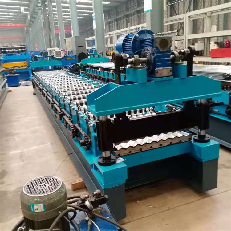 Broodje die van het metaal het Tegel Golfblad Machine voor het Dakcomité van de Bouwmateriaalmuur vormen